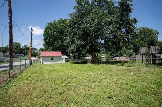 1242 S Hardy Street, Independence, MO 64052