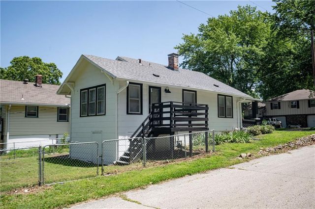 1242 S Hardy Street, Independence, MO 64052