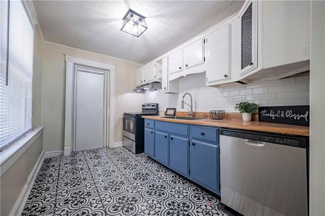 1242 S Hardy Street, Independence, MO 64052