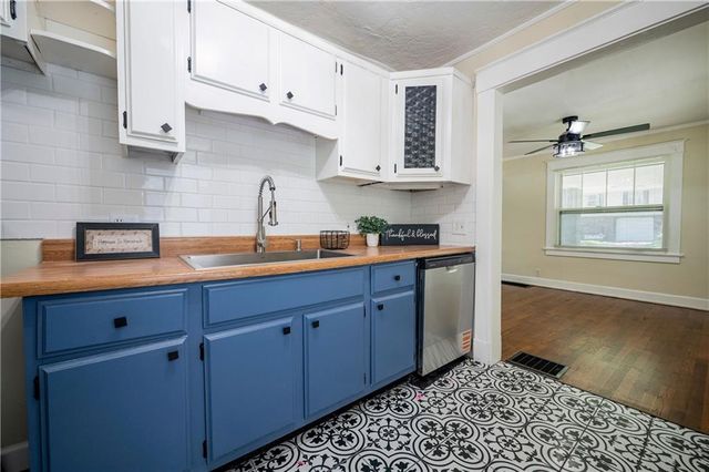 1242 S Hardy Street, Independence, MO 64052