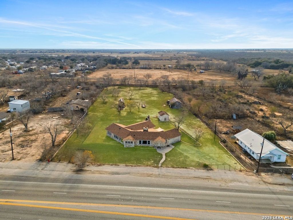 600 S Storts, Poth, TX 78147