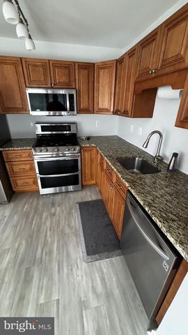 683 BARTON RUN BLVD, Marlton, NJ 08053