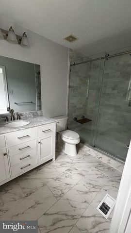 683 BARTON RUN BLVD, Marlton, NJ 08053