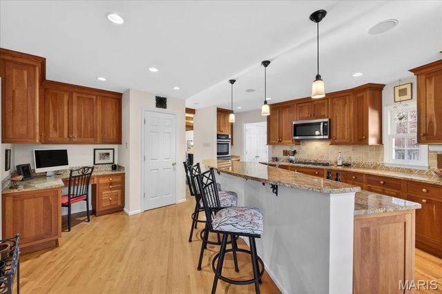 8019 Crescent Drive, St Louis, MO 63105