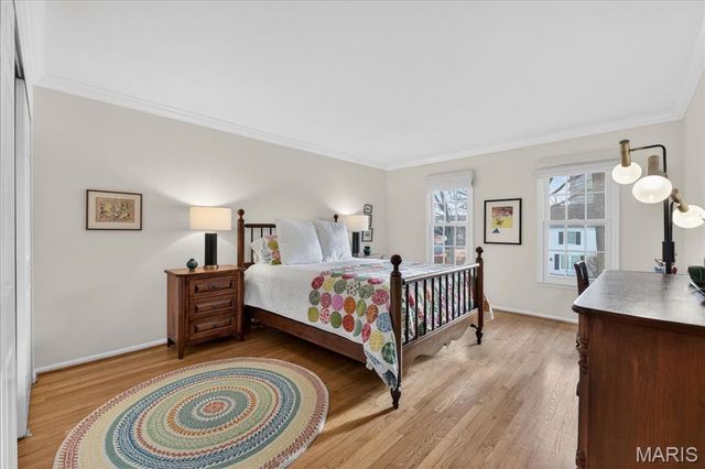 8019 Crescent Drive, St Louis, MO 63105