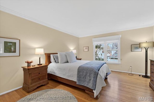 8019 Crescent Drive, St Louis, MO 63105