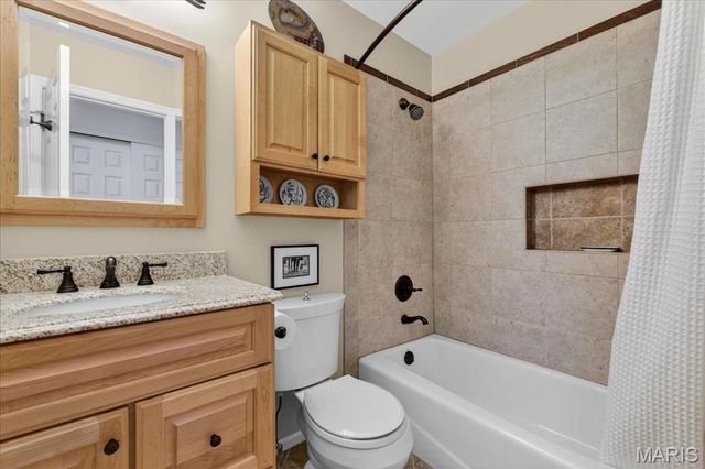 8019 Crescent Drive, St Louis, MO 63105