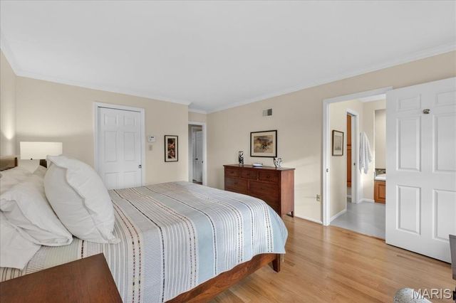 8019 Crescent Drive, St Louis, MO 63105