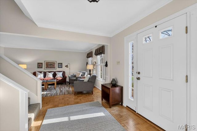 8019 Crescent Drive, St Louis, MO 63105