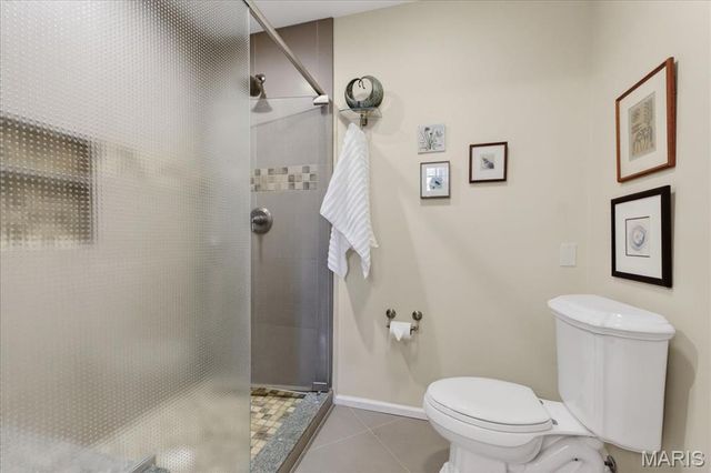 8019 Crescent Drive, St Louis, MO 63105