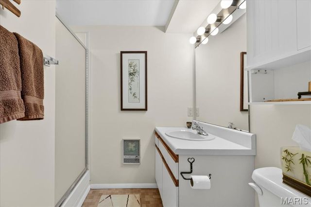 8019 Crescent Drive, St Louis, MO 63105