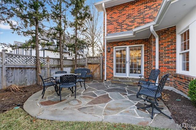 8019 Crescent Drive, St Louis, MO 63105