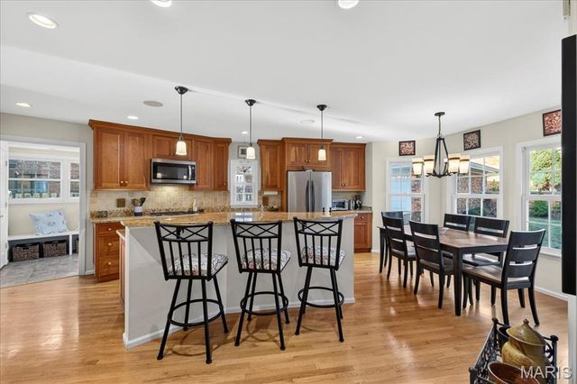 8019 Crescent Drive, St Louis, MO 63105