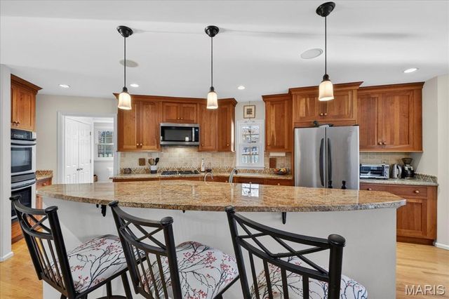 8019 Crescent Drive, St Louis, MO 63105