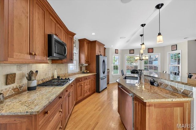 8019 Crescent Drive, St Louis, MO 63105