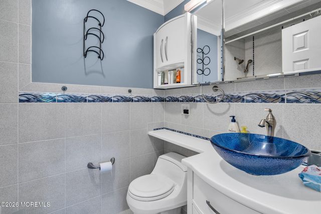 9 Frost Court, Freehold, NJ 07728