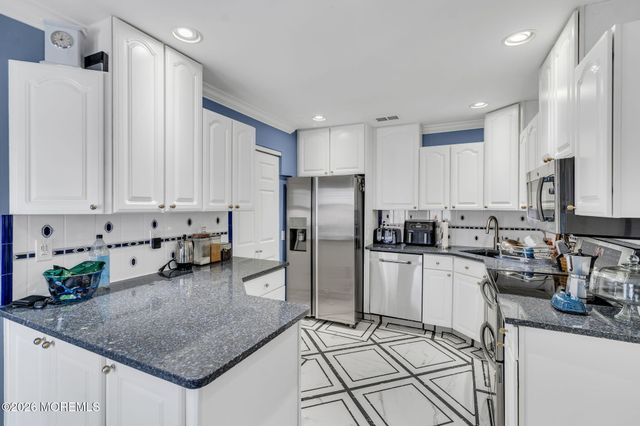 9 Frost Court, Freehold, NJ 07728