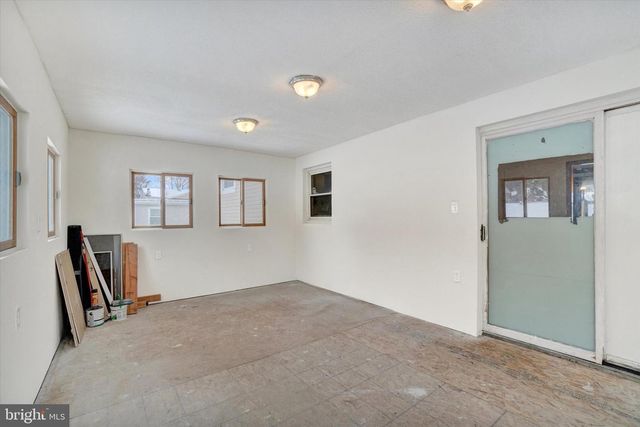 126 CLAREMONT DR, Seven Valleys, PA 17360