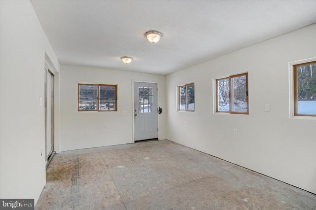 126 CLAREMONT DR, Seven Valleys, PA 17360