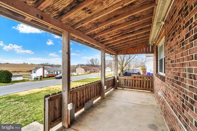 126 CLAREMONT DR, Seven Valleys, PA 17360