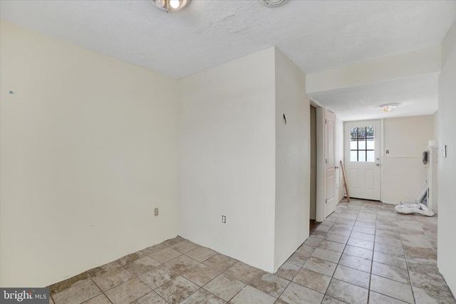 126 CLAREMONT DR, Seven Valleys, PA 17360