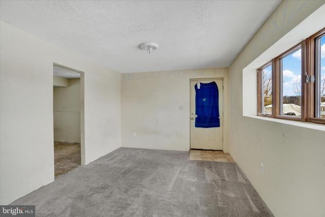 126 CLAREMONT DR, Seven Valleys, PA 17360