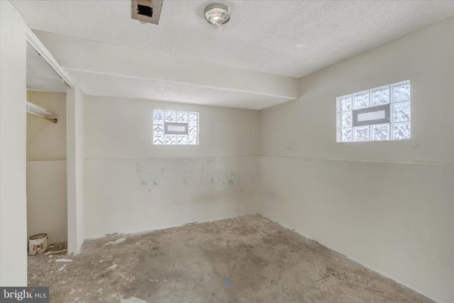 126 CLAREMONT DR, Seven Valleys, PA 17360