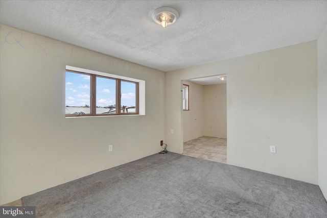 126 CLAREMONT DR, Seven Valleys, PA 17360