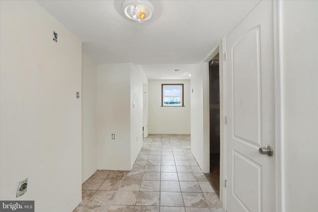 126 CLAREMONT DR, Seven Valleys, PA 17360