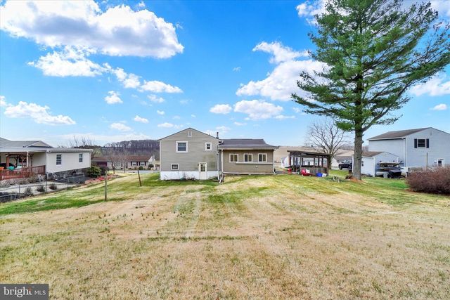 126 CLAREMONT DR, Seven Valleys, PA 17360