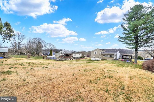 126 CLAREMONT DR, Seven Valleys, PA 17360