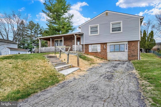 126 CLAREMONT DR, Seven Valleys, PA 17360