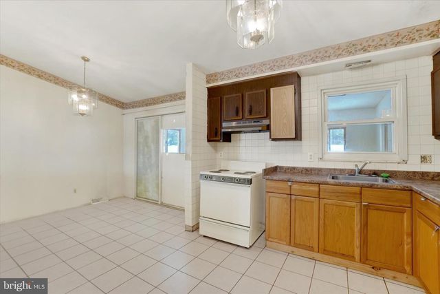 126 CLAREMONT DR, Seven Valleys, PA 17360