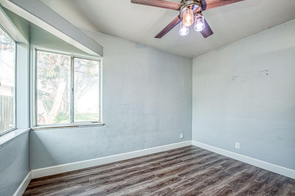 Image 11 of property listing at 3233 E Dakota, Fresno, CA 93726