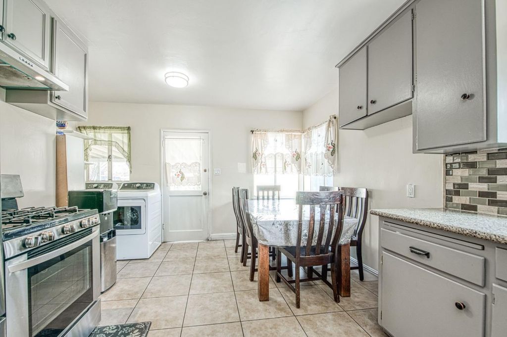 Image 16 of property listing at 3233 E Dakota, Fresno, CA 93726