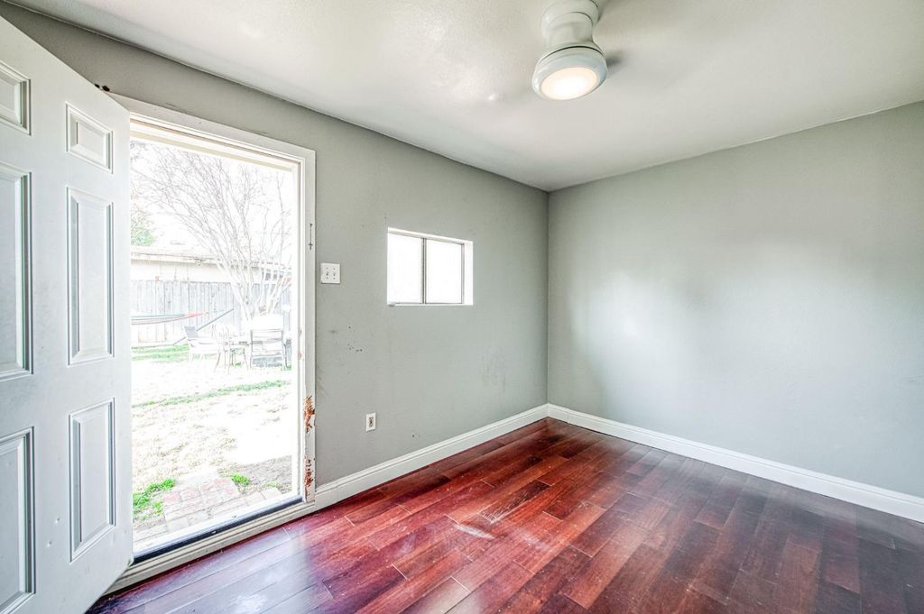 Image 20 of property listing at 3233 E Dakota, Fresno, CA 93726