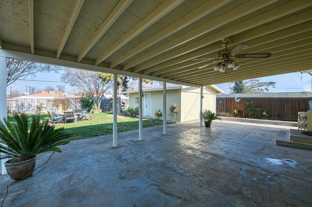 Image 23 of property listing at 3233 E Dakota, Fresno, CA 93726