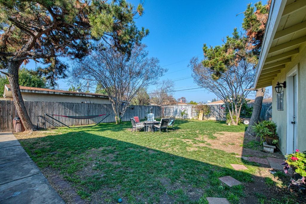 Image 28 of property listing at 3233 E Dakota, Fresno, CA 93726