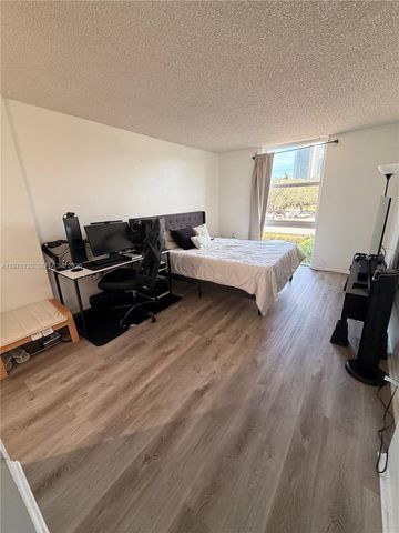 16851 NE 23rd Ave B304, North Miami Beach, FL 33160