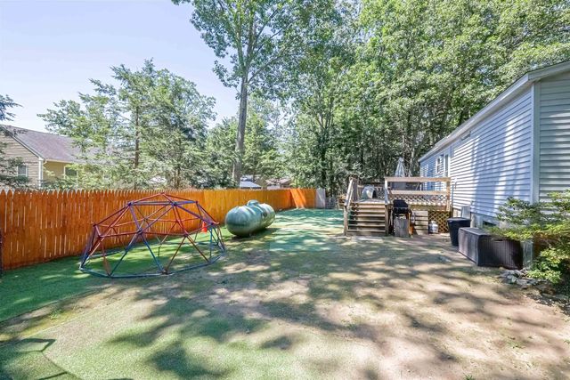 20 Riverside Drive, Fremont, NH 03044