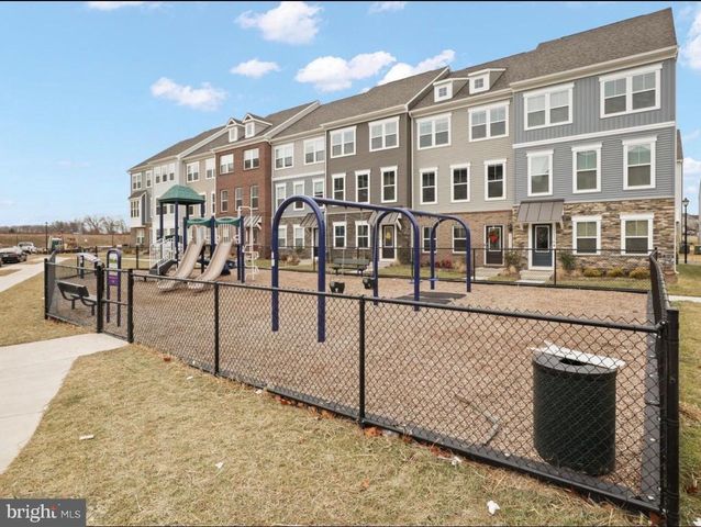 24230 ULLAPOOL TER, Sterling, VA 20166