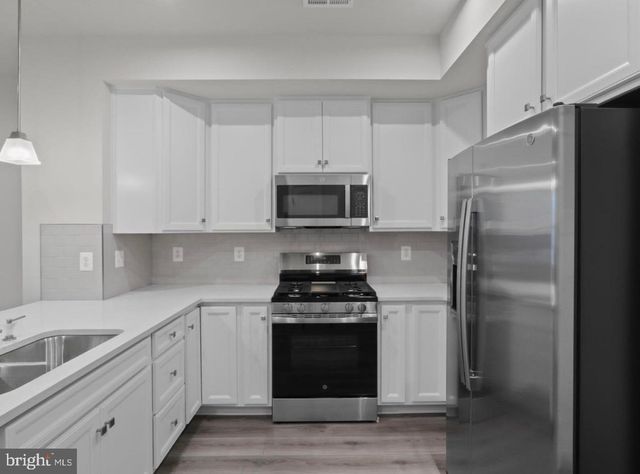 24230 ULLAPOOL TER, Sterling, VA 20166