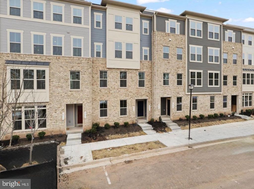 24230 ULLAPOOL TER, Sterling, VA 20166