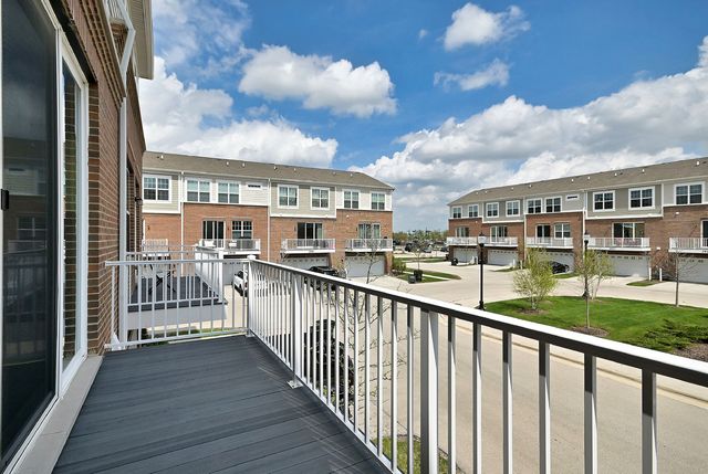 2922 Reflection Drive, Naperville, IL 60564