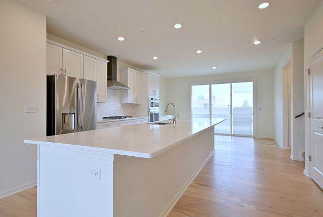 2922 Reflection Drive, Naperville, IL 60564
