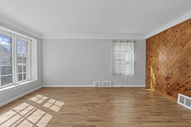 7210 Buckingham ave Avenue, Allen Park, MI 48101