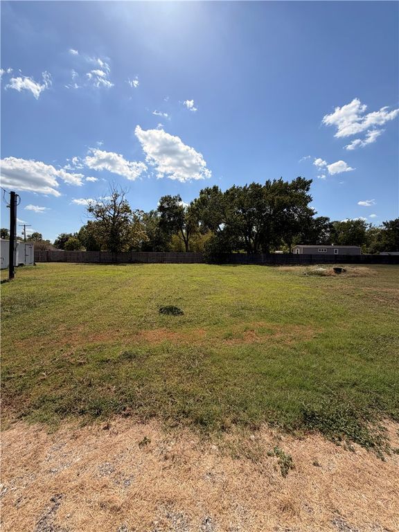 404 North Wrangler Street, Franklin, TX 77856 — photo 4