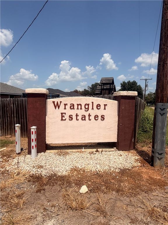 404 North Wrangler Street, Franklin, TX 77856 — photo 5