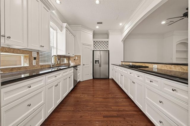 1002 W 22nd Street, Houston, TX 77008