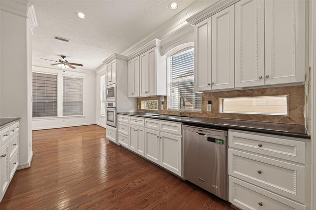 1002 W 22nd Street, Houston, TX 77008